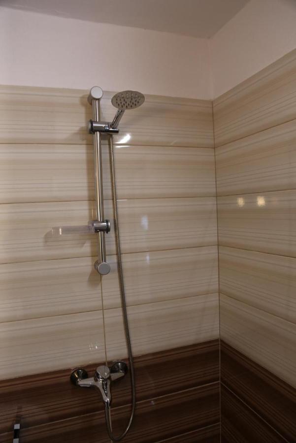 Modern Marvel Apartment Krujë Extérieur photo